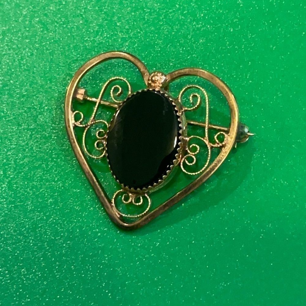 Vintage 12K Signed Catamore Heart Onyx Brooch/pin